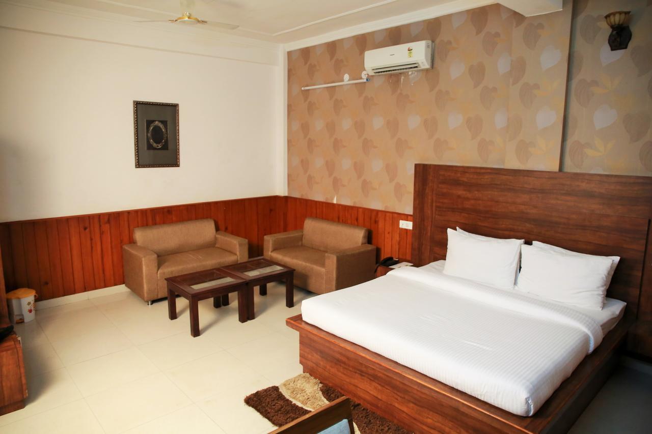 Red Apple Hotel Sangrur Exteriör bild